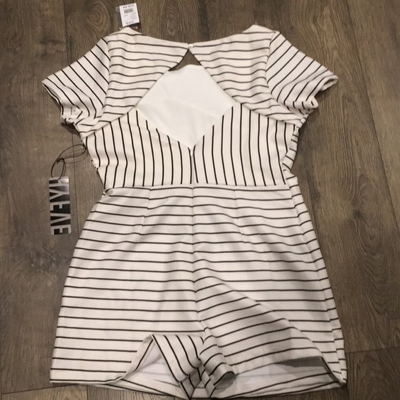 NWT Romper - Picture 3 of 5